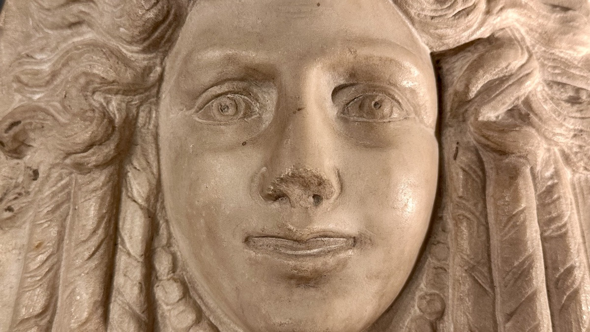 Bas-relief en marbre « Visage féminin » - XVIIe siècle-photo-7