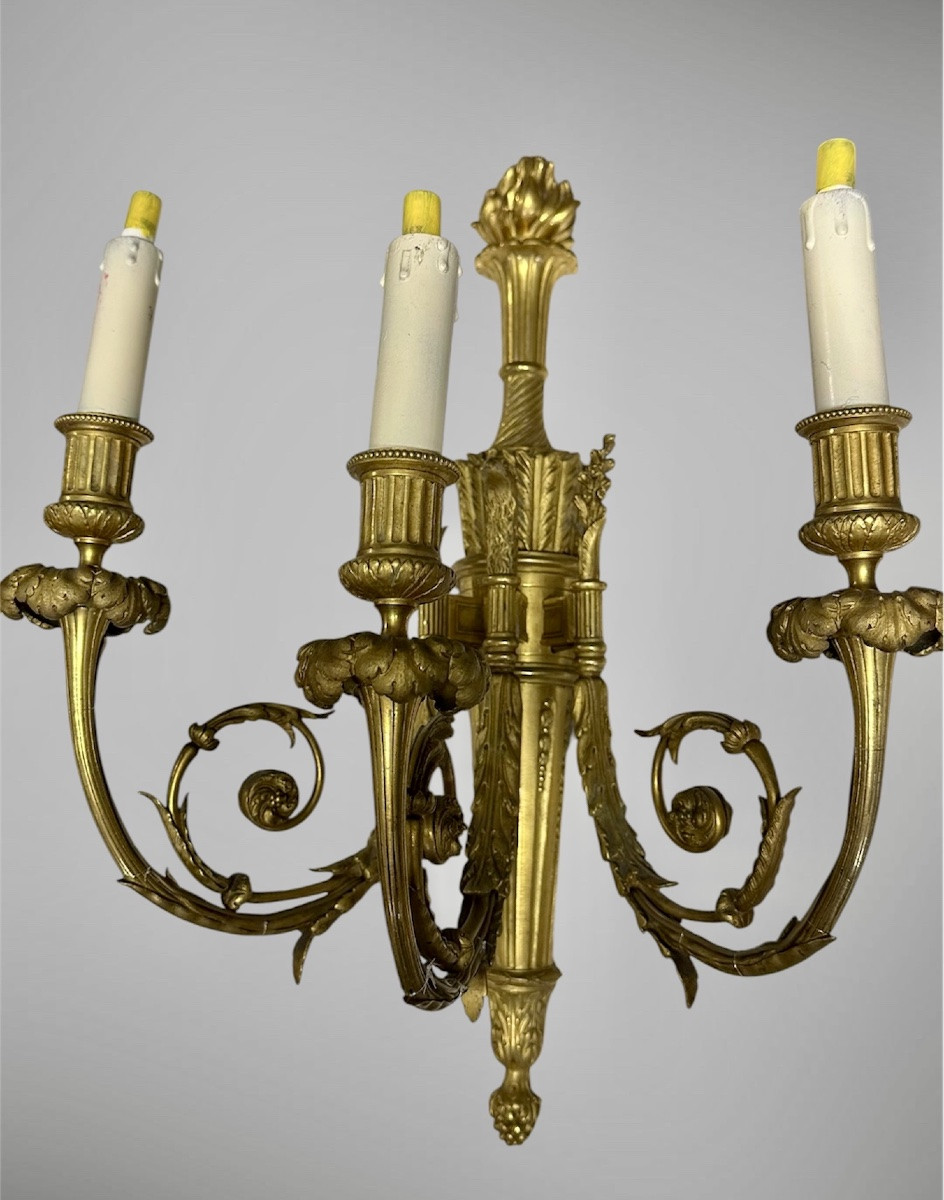 Paire d'appliques à trois lumières en bronze doré – Louis XVI-photo-7