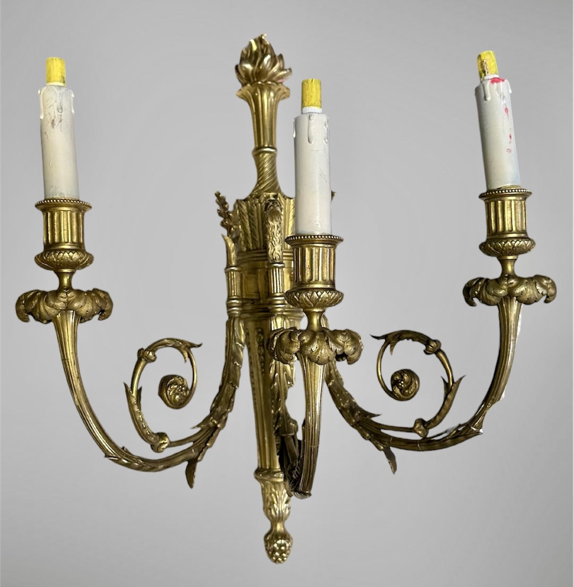 Paire d'appliques à trois lumières en bronze doré – Louis XVI-photo-8