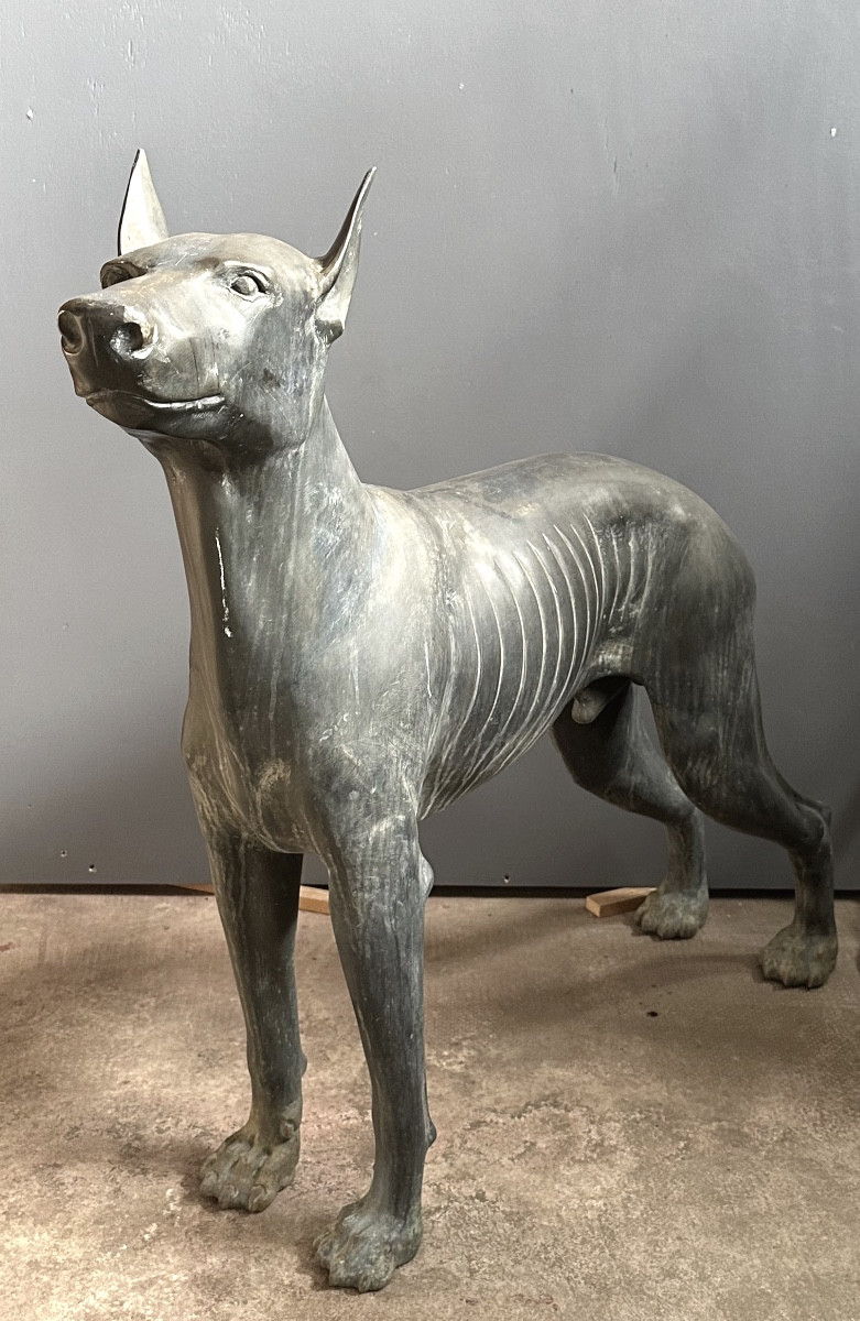 Sculpture en bronze représentant un lévrier stylisé (Xoloitzcuintli) - début du XXe siècle
