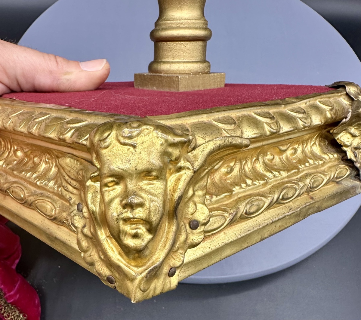 Polychrome Terracotta Baby Jesus With Glass Eyes On A Gilded Base – 19th Century-photo-7