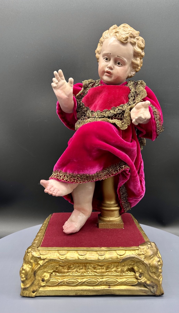 Polychrome Terracotta Baby Jesus With Glass Eyes On A Gilded Base – 19th Century