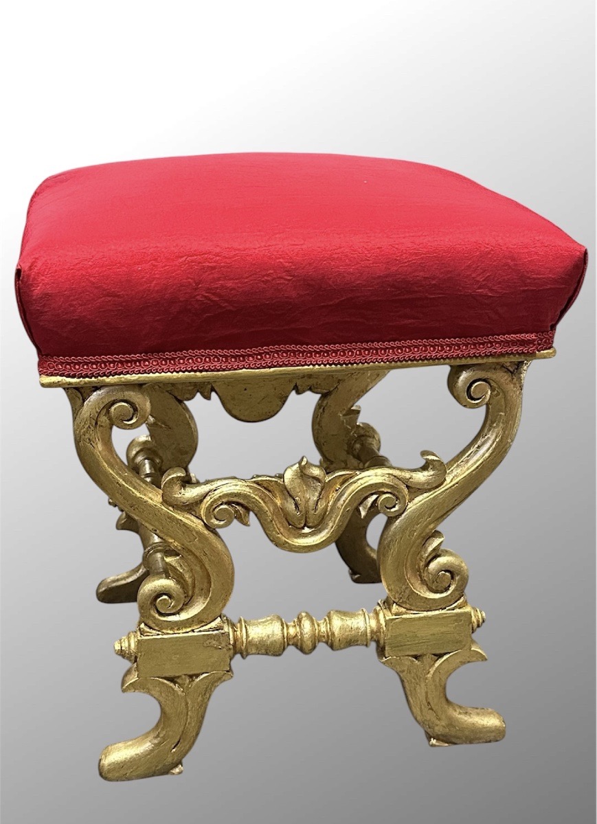 Tabouret de salon en bois sculpté et doré – XIXe siècle
