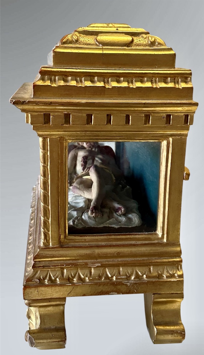 Retable-vitrine au Christ déposé en terre cuite polychrome – XIXe siècle-photo-3