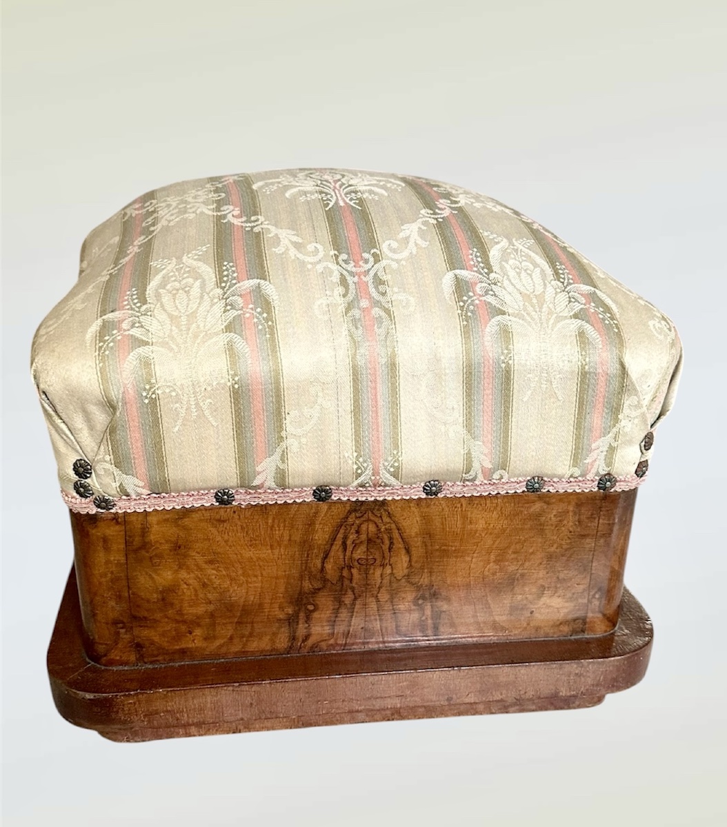 Tabouret rembourré Art Déco Élégant tabouret rembourré de style Art Déco-photo-3