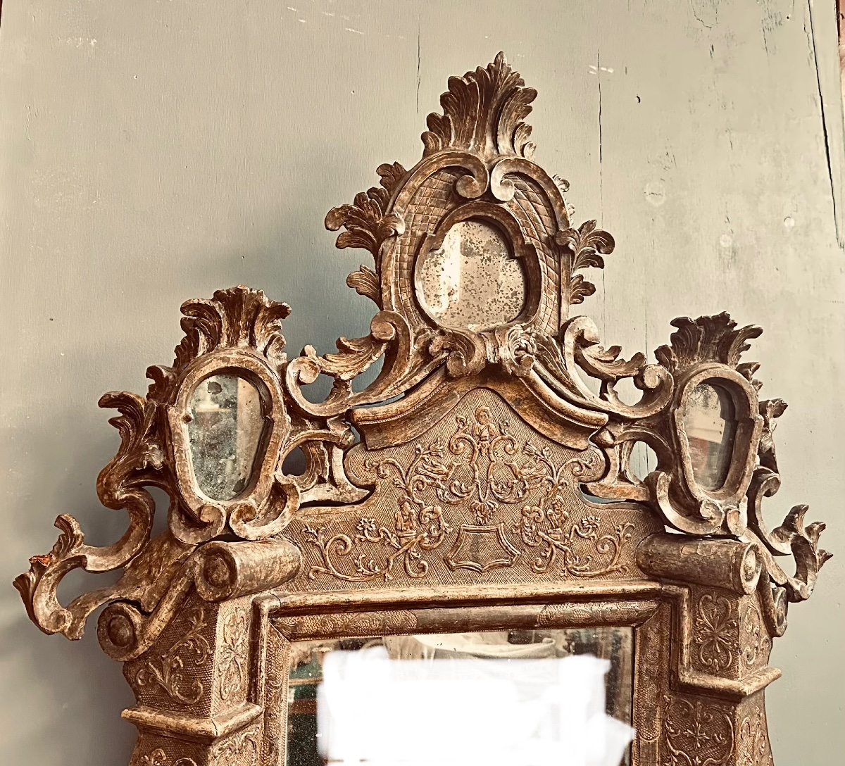 Miroir baroque en bois sculpté et argenté, XVIIIe siècle-photo-2