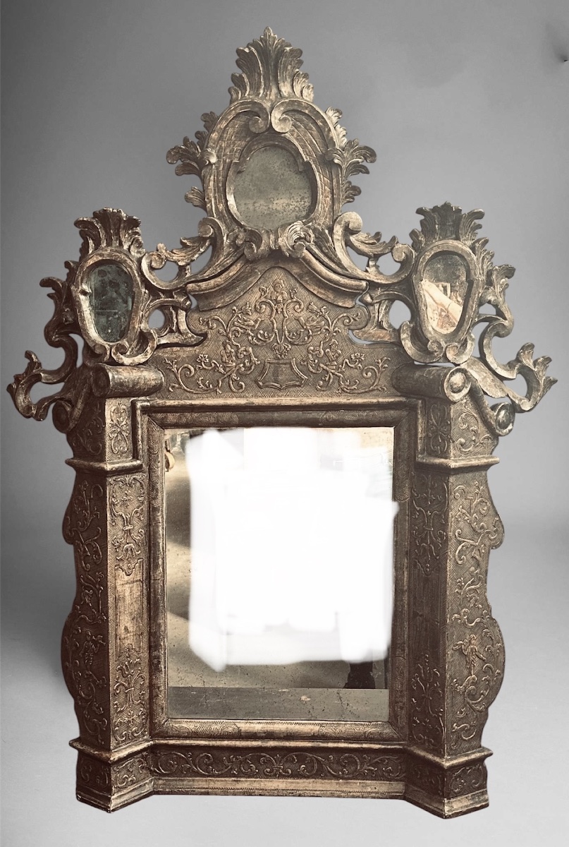 Miroir baroque en bois sculpté et argenté, XVIIIe siècle