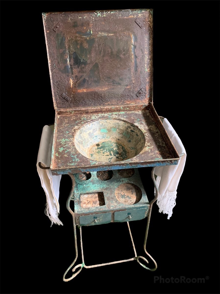 Fascinante Toilette En Fer - Début Du XXe Siècle.