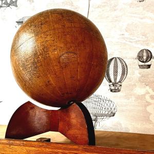 Globe terrestre réalisé par A. Minelli pour Antonio Vallardi Editore, années 1930