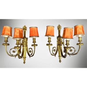 Paire d'appliques à trois lumières en bronze doré – Louis XVI