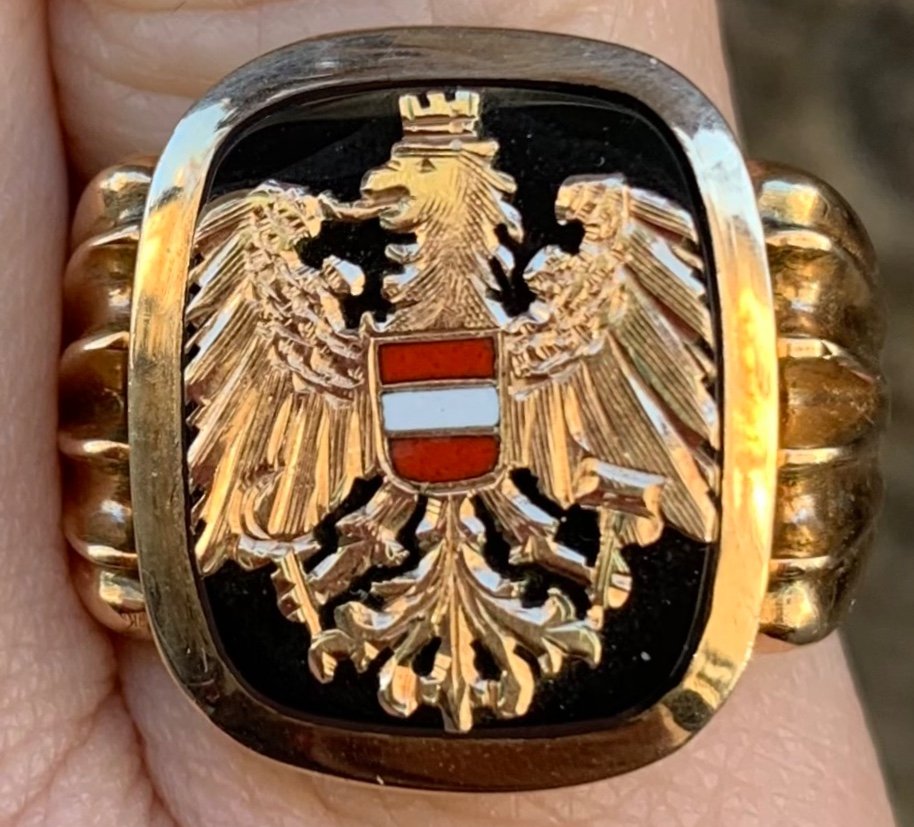 Men's Ring With Coat Of Arms Of Eagle Crowned. Gold, Onyx And Enamel.