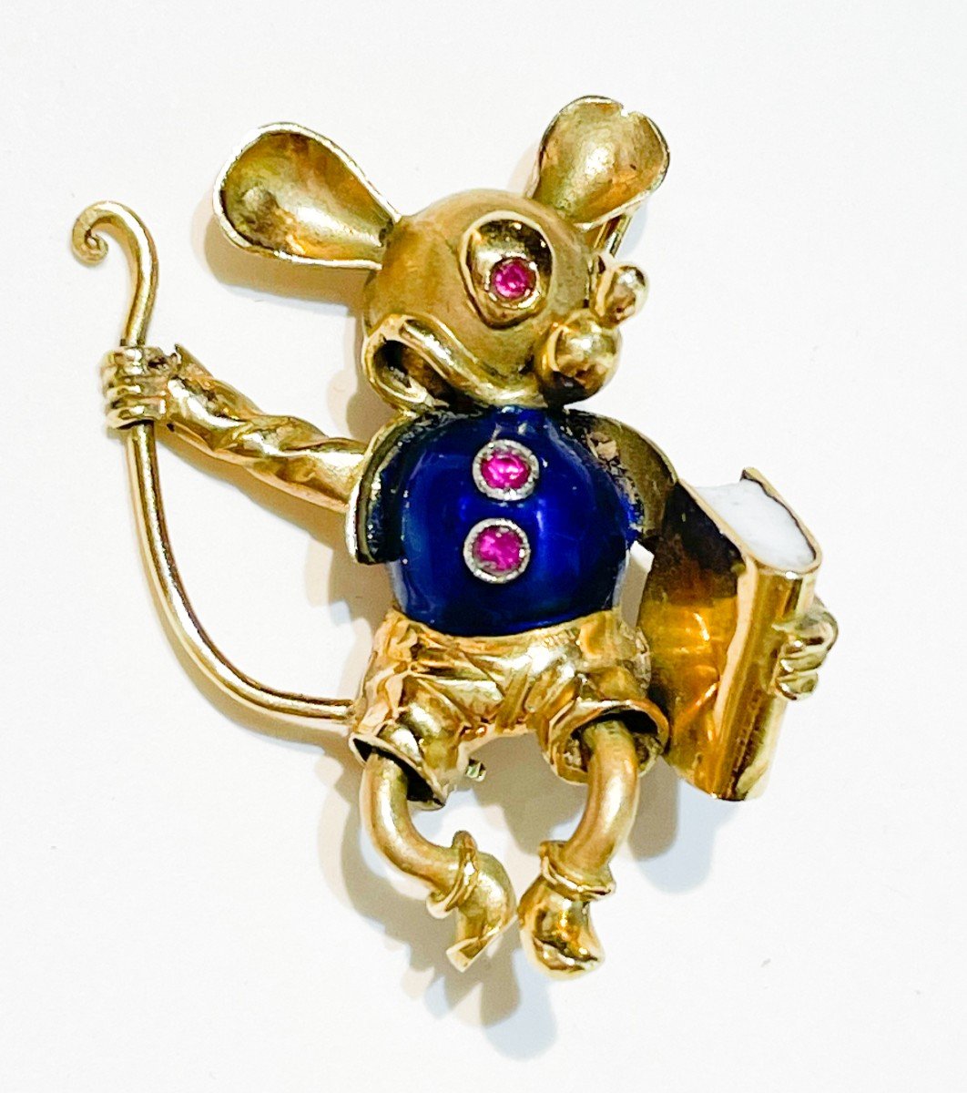 Une Broche En Or 18 Carats Et émail En Forme De Mickey Mouse. Vers 1960.