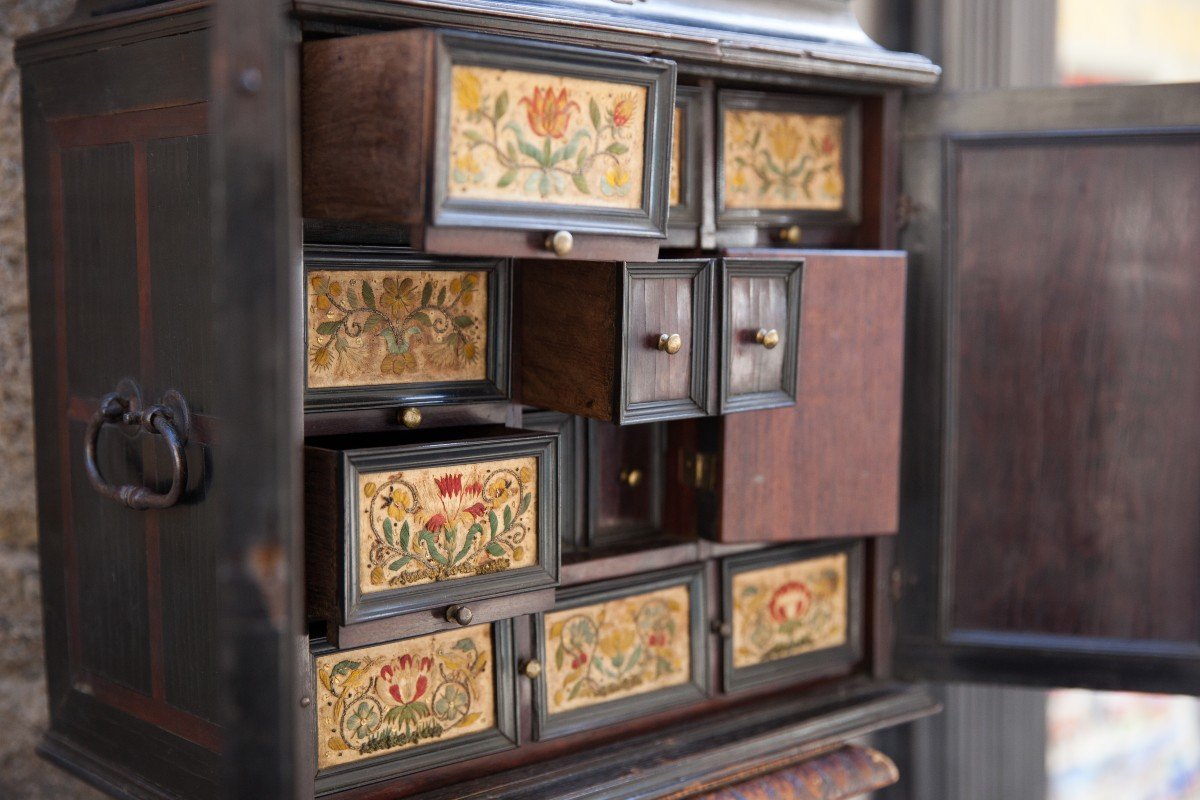 Very Rare Collector's Cabinet, Antwerp, 17th Century. Embroidered Panels.-photo-2