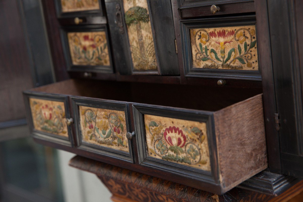 Very Rare Collector's Cabinet, Antwerp, 17th Century. Embroidered Panels.-photo-2