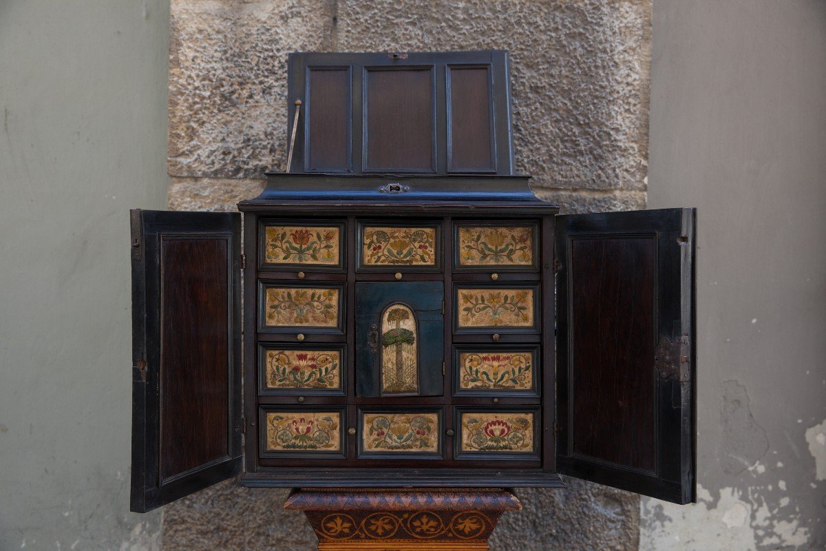 Very Rare Collector's Cabinet, Antwerp, 17th Century. Embroidered Panels.