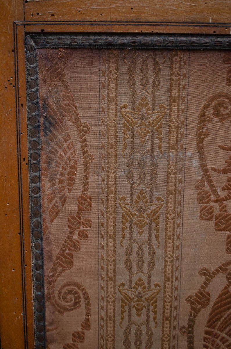 Screen With Fabric Panels Decorated With Paintings-photo-1