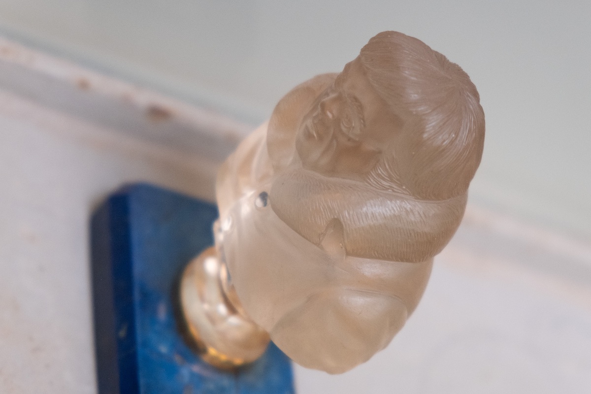 Russie. Buste de l’écrivain I. A. Krylov. Cristal de roche. Oural. XIXe-photo-3