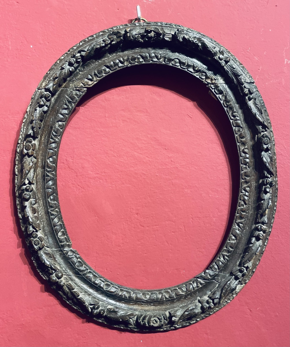 Cadre en chêne sculpté à motifs floraux, époque Louis XV, milieu du XVIIIᵉ siècle. Cm 54x46  -photo-2