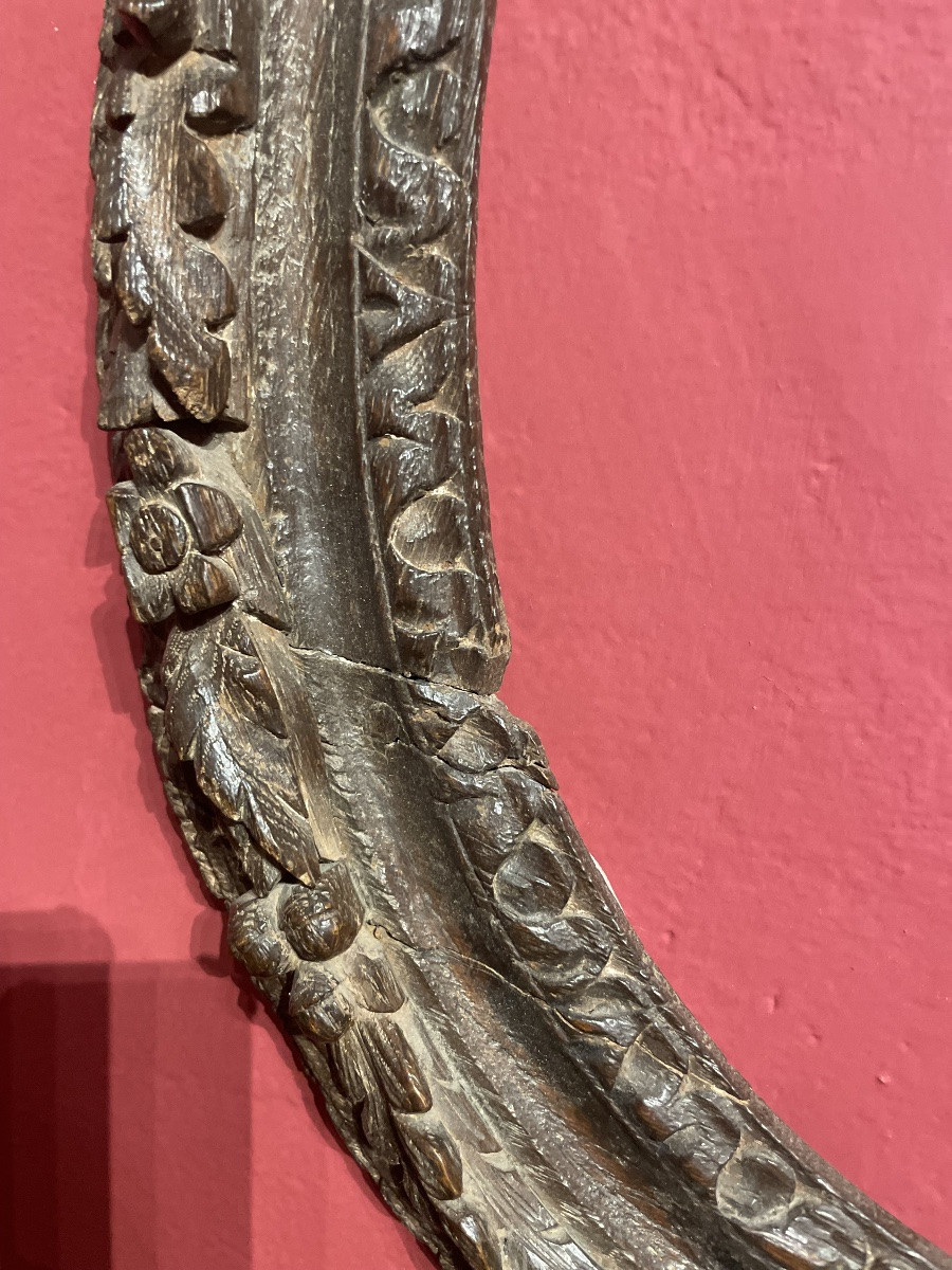 Cadre en chêne sculpté à motifs floraux, époque Louis XV, milieu du XVIIIᵉ siècle. Cm 54x46  -photo-4