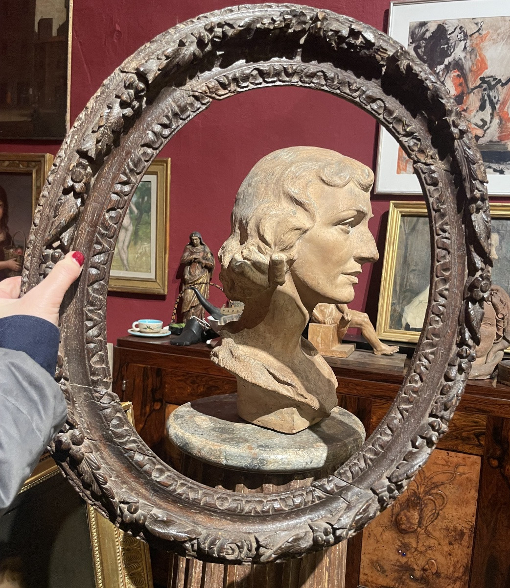 Cadre en chêne sculpté à motifs floraux, époque Louis XV, milieu du XVIIIᵉ siècle. Cm 54x46  -photo-5