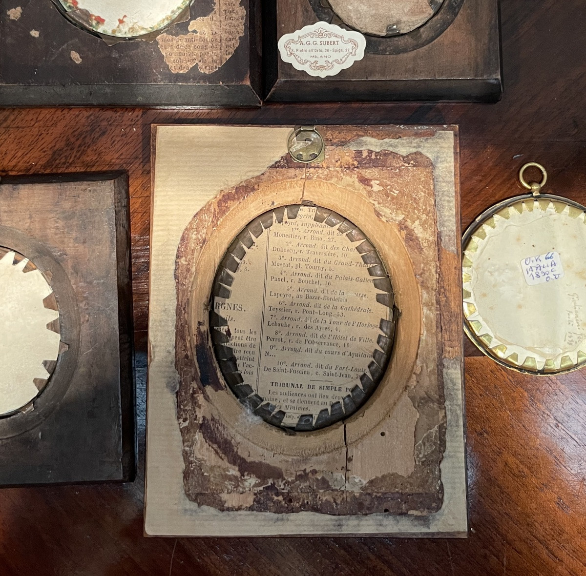 Portrait miniature d’un jeune homme, signé M. Chavelon (?), vers 1835–1840 -photo-6