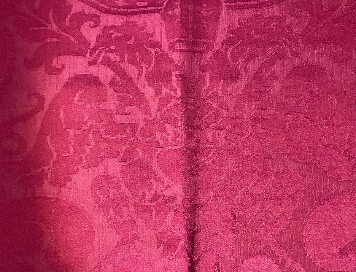 Damas de soie pourpre à aigle bicéphale au cœur transpercé, couronne, XVIIe s.-photo-3