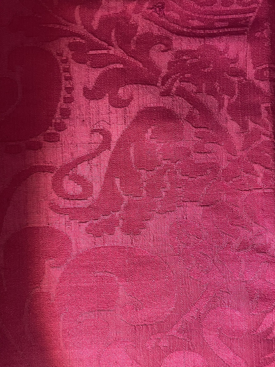 Damas de soie pourpre à aigle bicéphale au cœur transpercé, couronne, XVIIe s.-photo-1