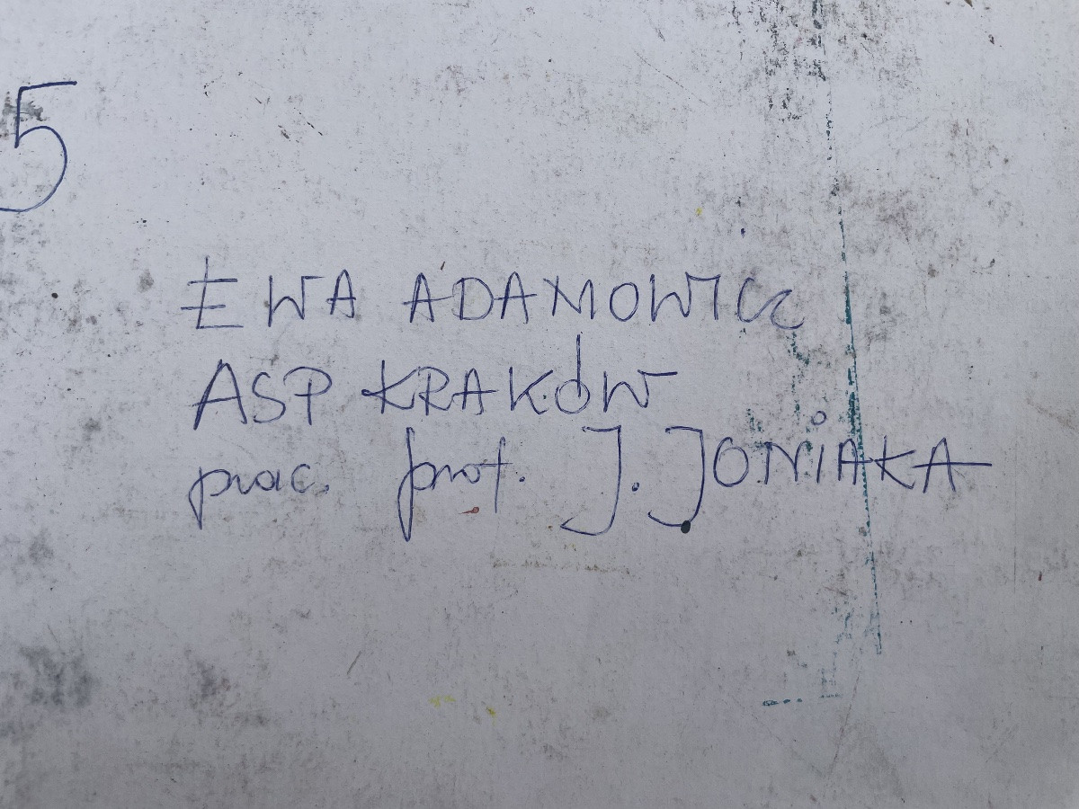 Ewa Adamowicz, Composition aux formes fossiles et centaure, Paris 1989-photo-3