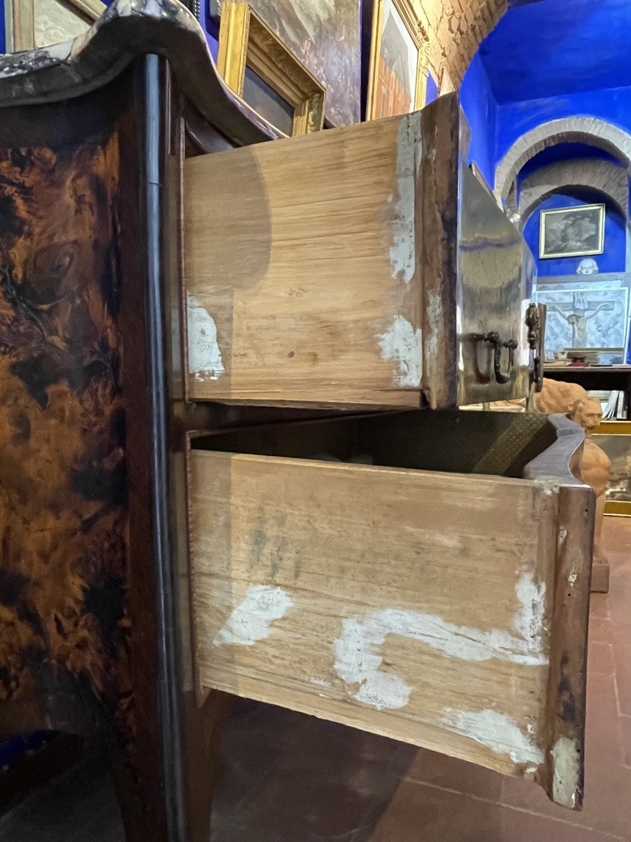 Tuscan Balestra-form Chest Of Drawers In Walnut Burl With Antique African Marble, Ca. 1740-photo-4