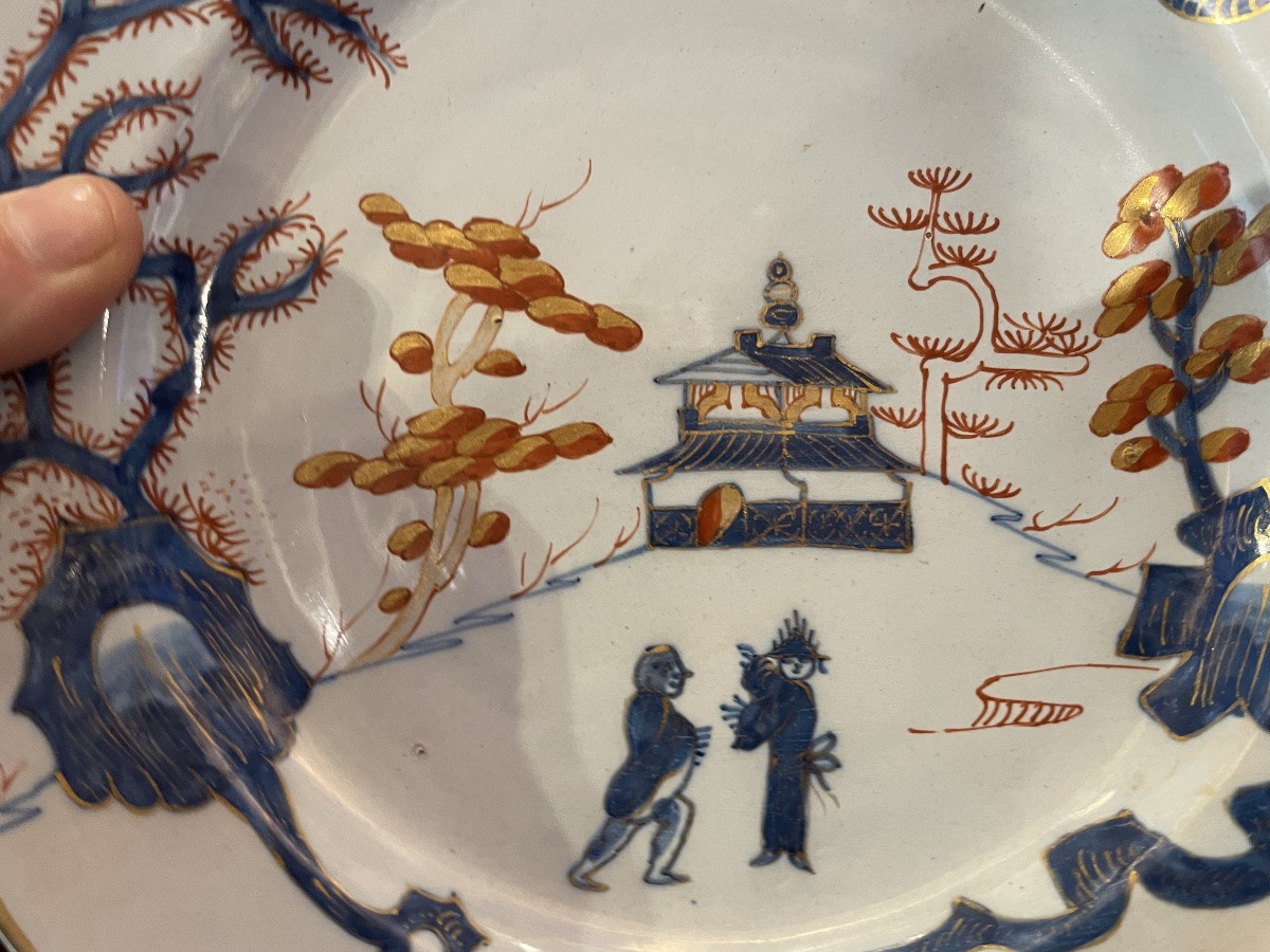 Pair Of Maiolica Plates With Pagodas, Felice Clerici Manufacture, Milan, C. 1750-1770 . Cm 23-photo-2