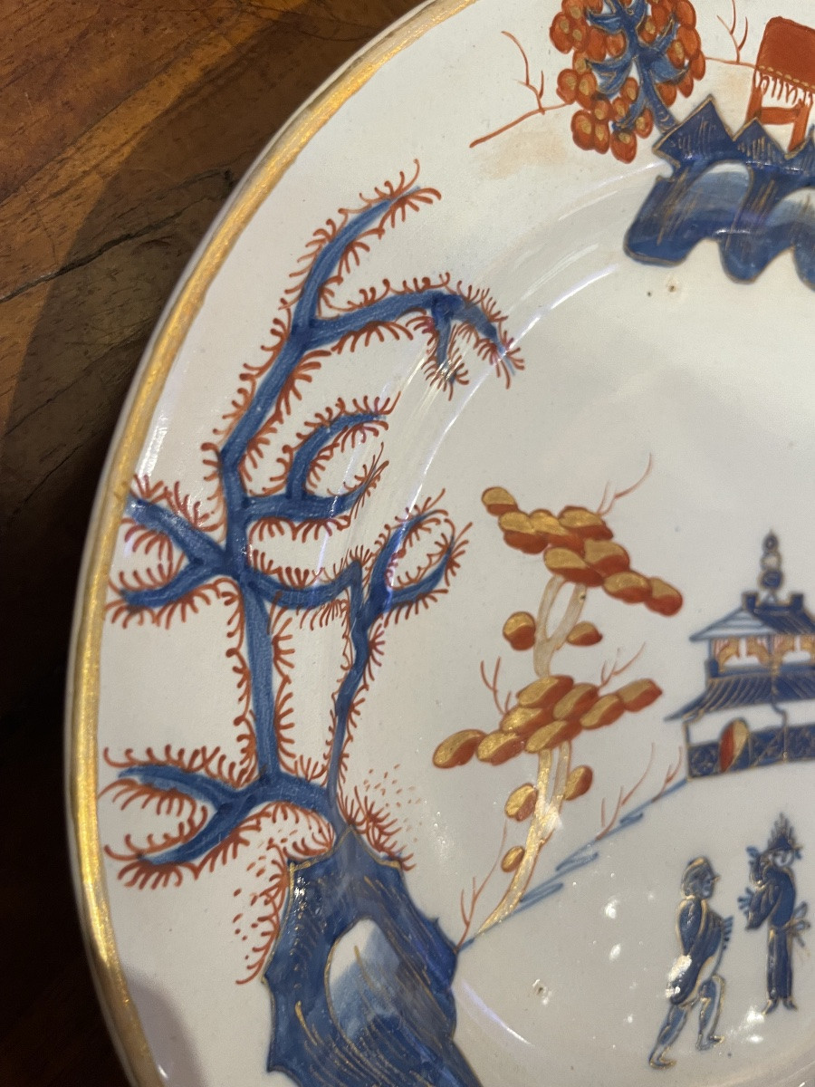 Pair Of Maiolica Plates With Pagodas, Felice Clerici Manufacture, Milan, C. 1750-1770 . Cm 23-photo-2