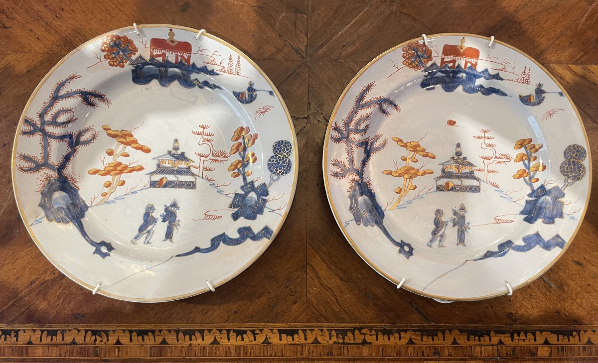 Pair Of Maiolica Plates With Pagodas, Felice Clerici Manufacture, Milan, C. 1750-1770 . Cm 23