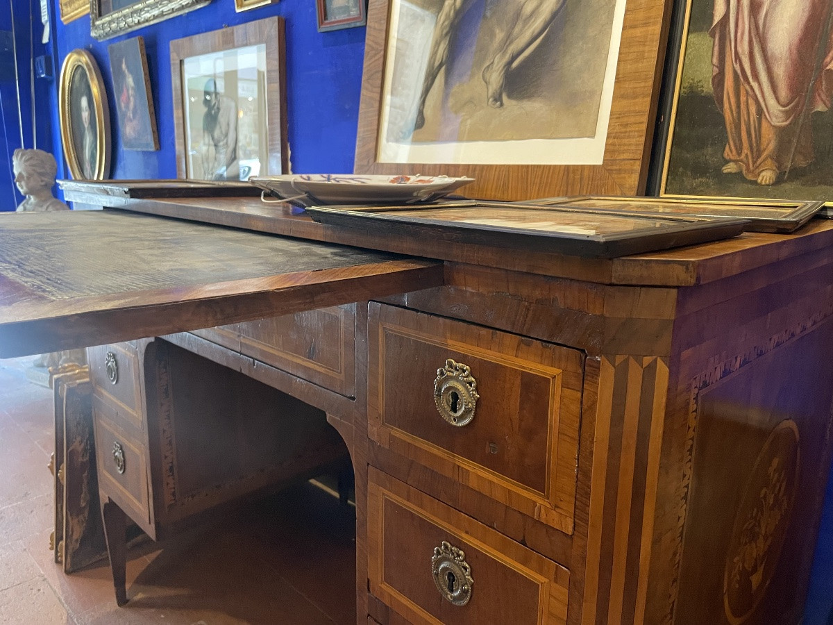 Neoclassical Desk With Floral Vase Marquetry Tuscany Late 18th Century  -photo-4
