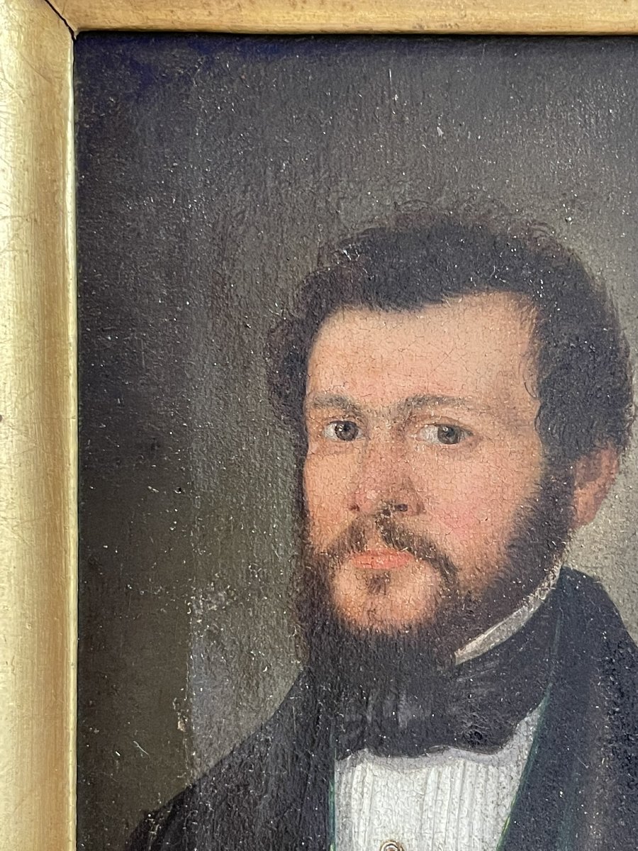 Portrait d’homme au gilet vert et cravate à nœud, vers 1825-1835-photo-3
