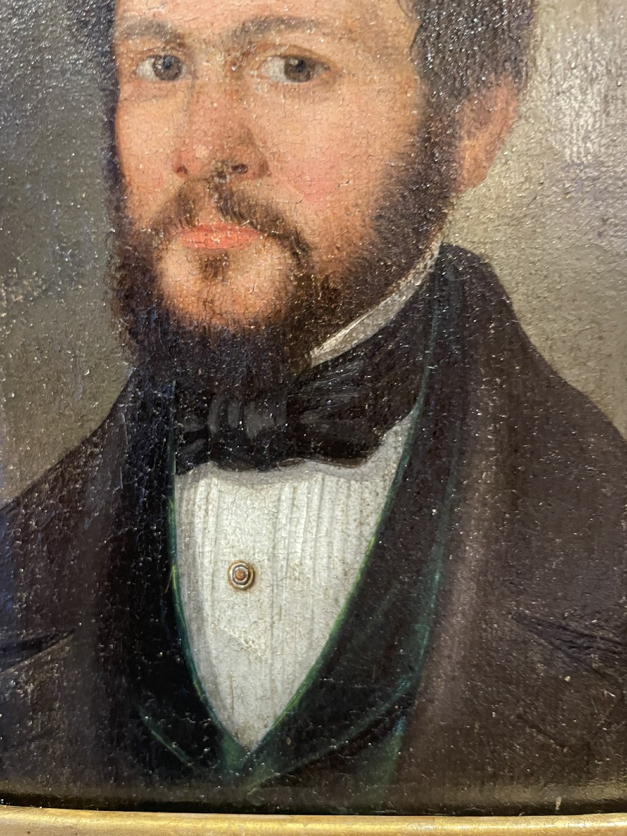 Portrait d’homme au gilet vert et cravate à nœud, vers 1825-1835-photo-3