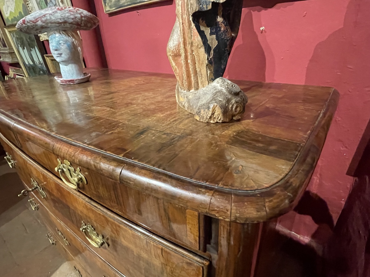 Commode en noyer d’époque Louis XIV à façade légèrement cintrée – 130 × 91 × 63 cm  -photo-5