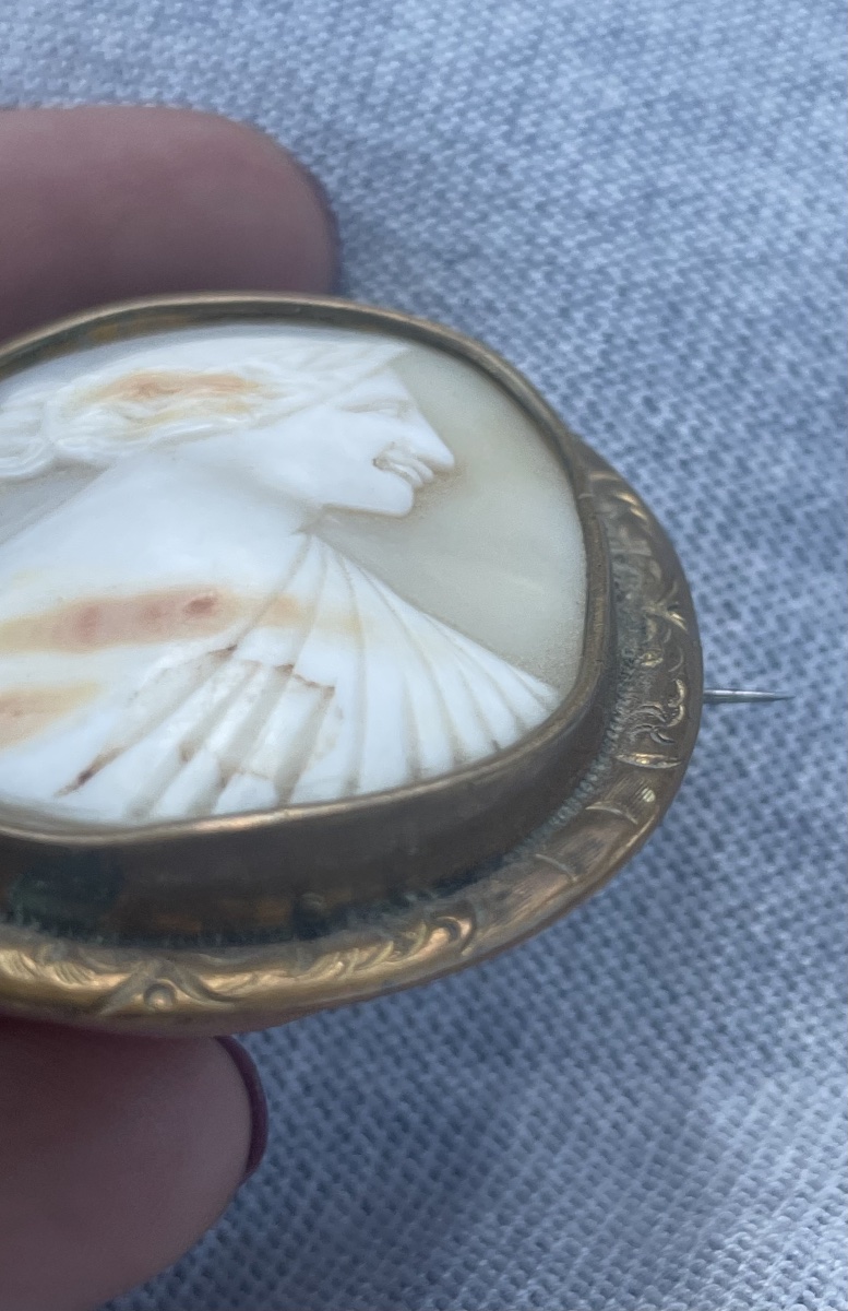 Shell Cameo Depicting A Woman's Profile, Set In A Chiseled Metal Frame, 19th Century  -photo-2