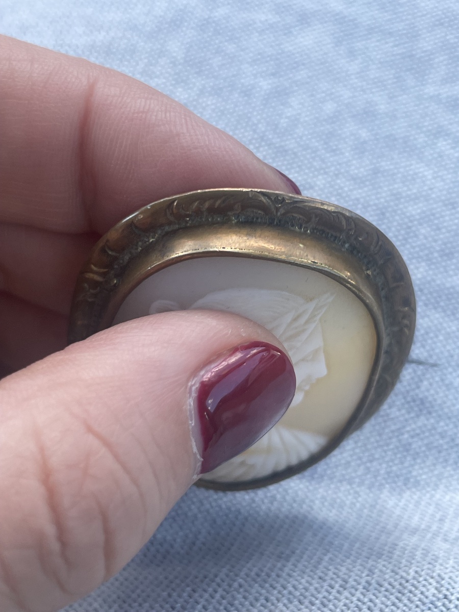 Shell Cameo Depicting A Woman's Profile, Set In A Chiseled Metal Frame, 19th Century  -photo-3