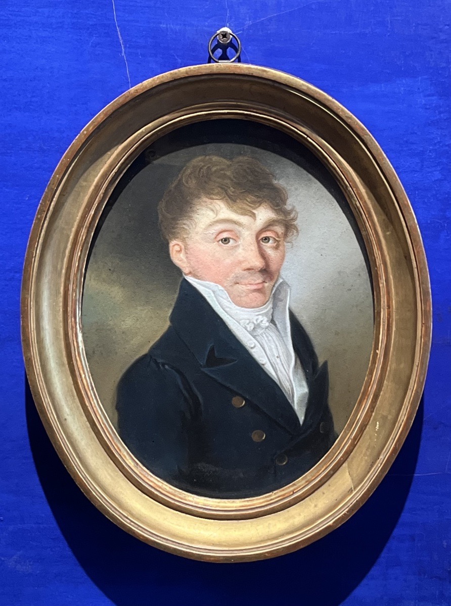 Portrait d’homme au pastel, époque Empire-Restauration, format ovale, école française XIXe s