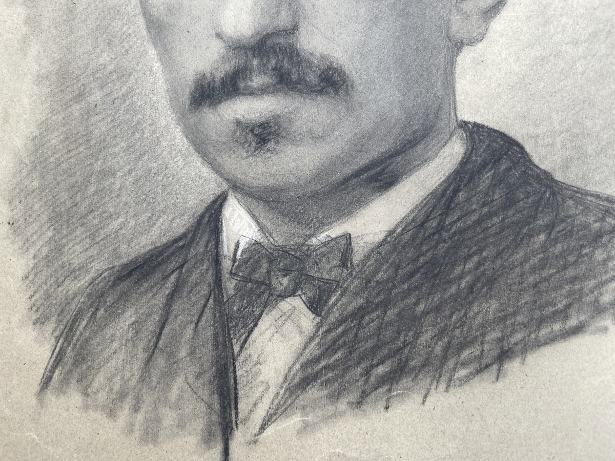 Dessin, portrait d’homme à moustache et nœud papillon, atelier de Enrico Reffo, 32 × 45 cm-photo-1