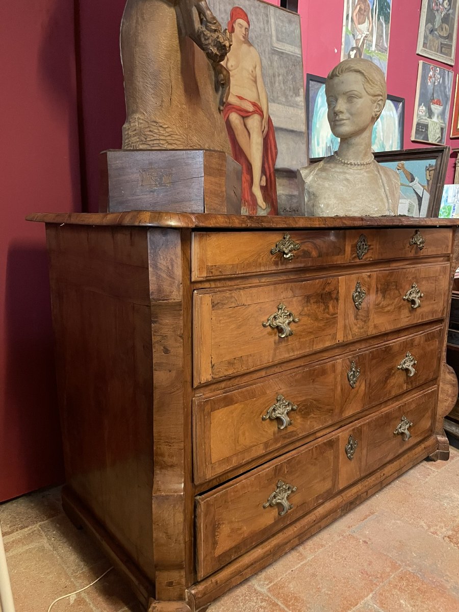 Commode en noyer et ronce de noyer à montants d'angle chantournés, Toscane, fin XVIIe, L139cm-photo-3