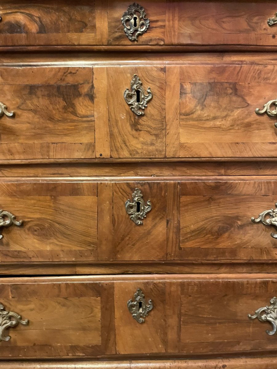 Commode en noyer et ronce de noyer à montants d'angle chantournés, Toscane, fin XVIIe, L139cm-photo-3
