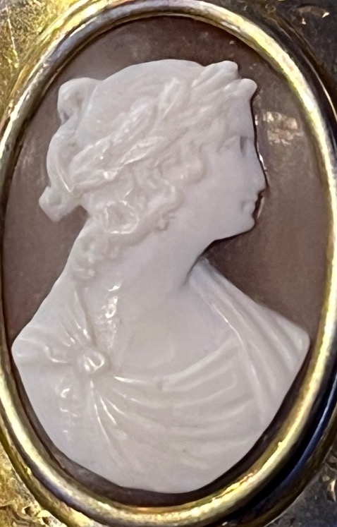 Shell Cameo With Classical Female Figure. Italy, 19th Century  Dimensions: 3.8 × 2.5 Cm.  -photo-4