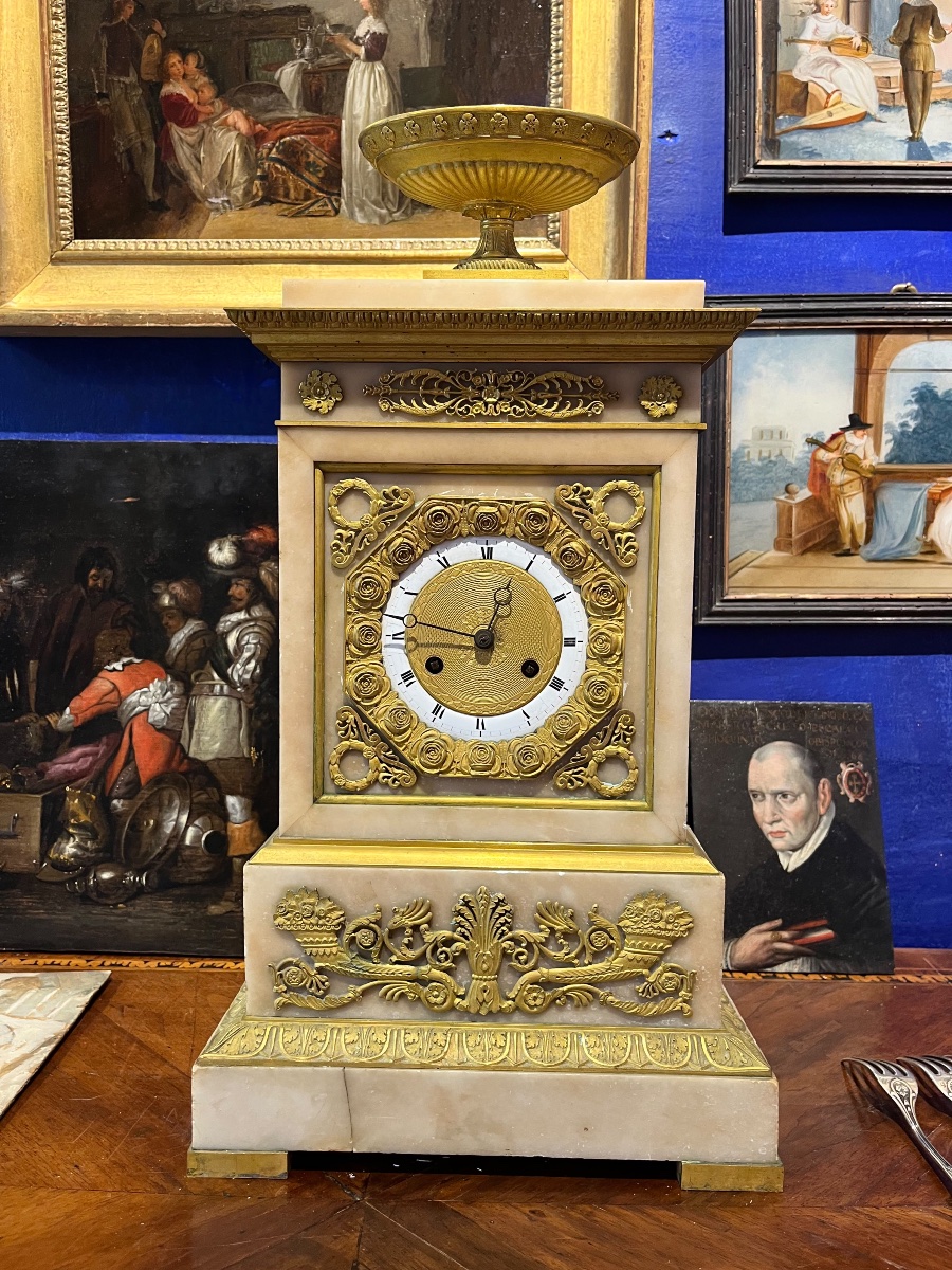 Charles X Clock In Alabaster And Gilt Bronze With Rose Garland Dial, Circa 1825, Working  -photo-2