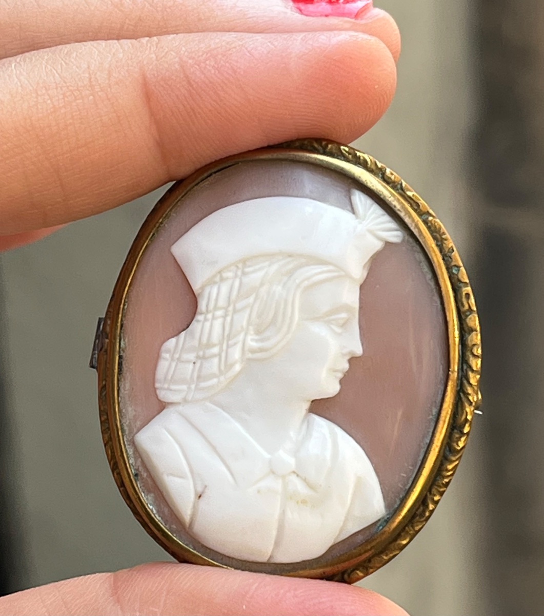 Camée en coquille à profil féminin en costume Renaissance. Italie, milieu du XIXe siècle  -photo-3