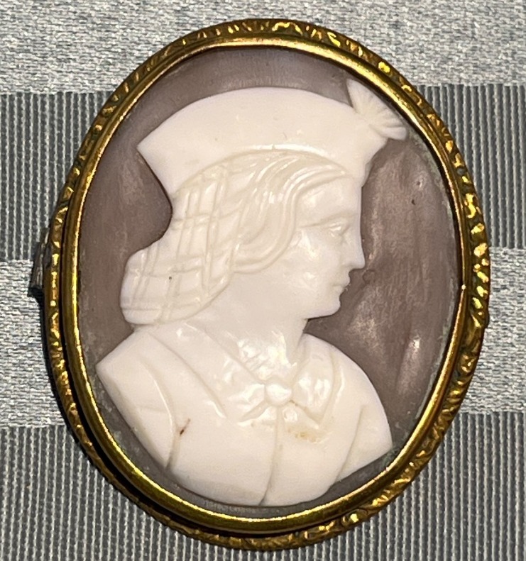 Camée en coquille à profil féminin en costume Renaissance. Italie, milieu du XIXe siècle  