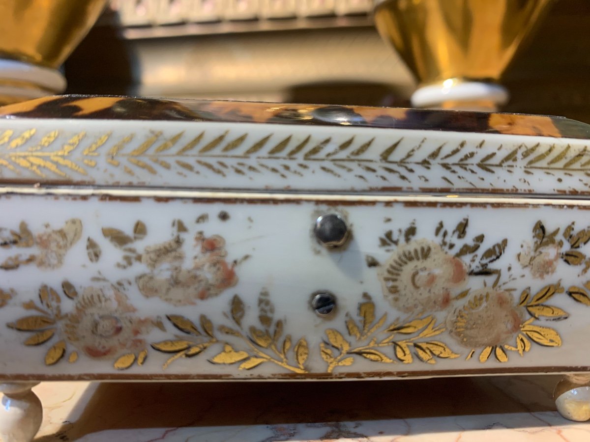 Chinoiserie Box. Around 1820.-photo-1
