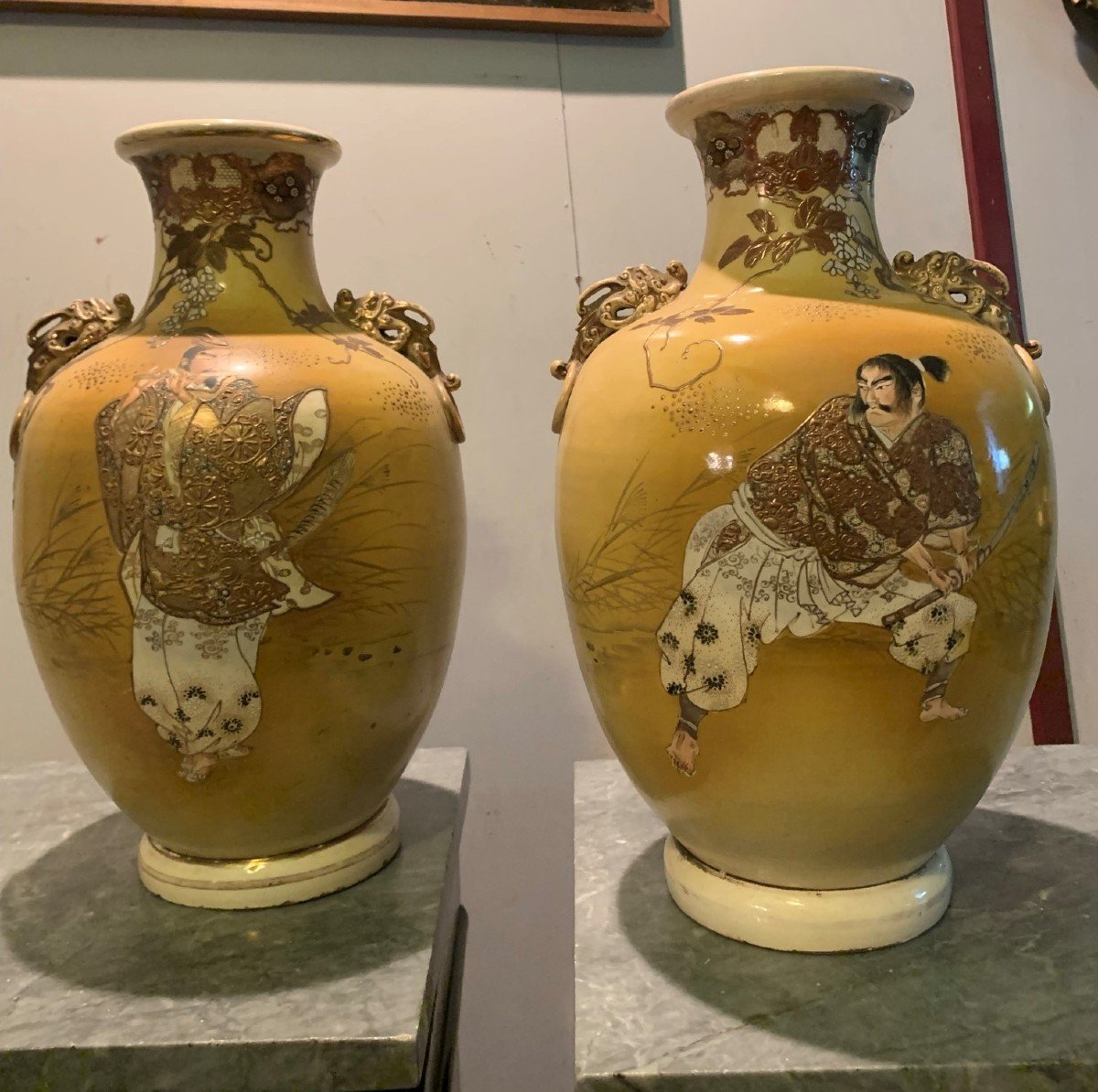 Grands Vases Japonais Avec Acteurs. Japon. ère Meiji. Fin 19e - Début 20e Siècle. -photo-1