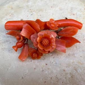 Coral Brooch. Naples. 19 Century. 