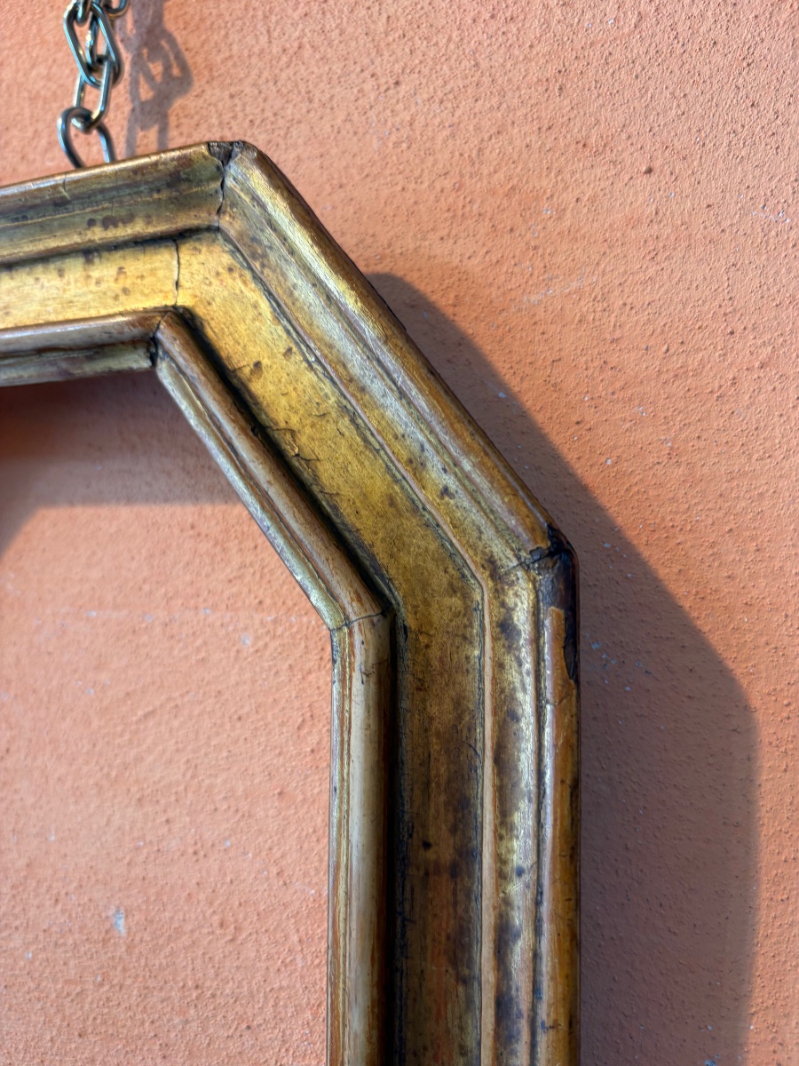 « Cadre octogonal en bois doré. XVIIᵉ siècle.-photo-3